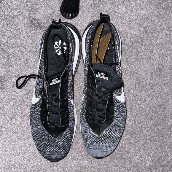 Air Max Flyknit Racer - Picture 2 of 4